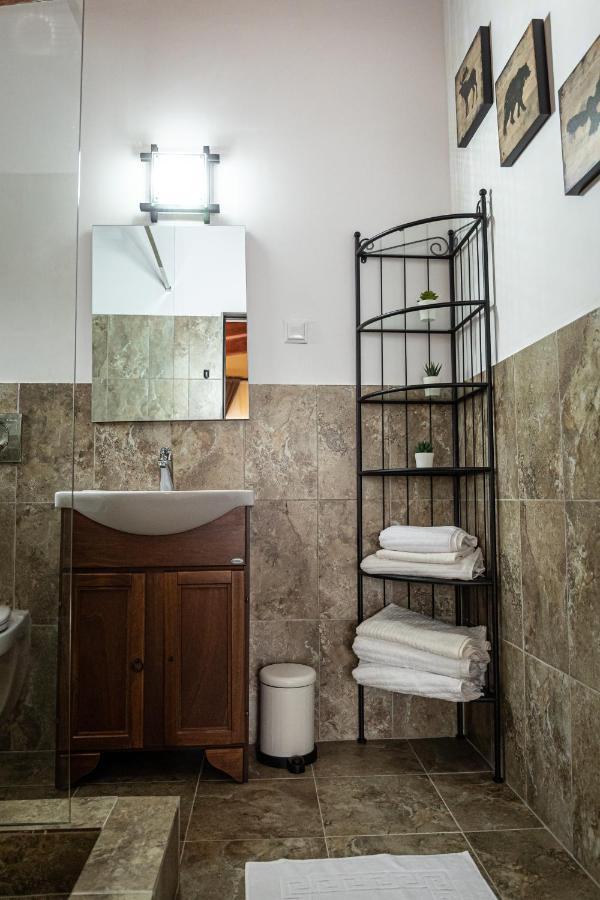Villa Wild Petrozsény Kültér fotó